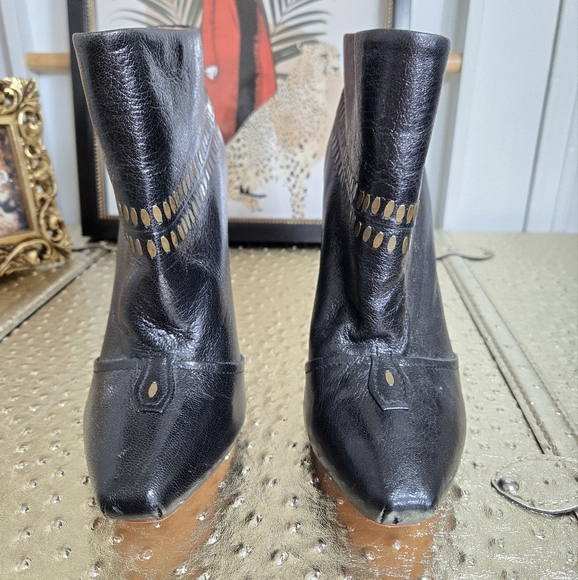 BLACK L.A.M.B. STILETTO BOOTIES 🖤💛 - Picture 5 of 13